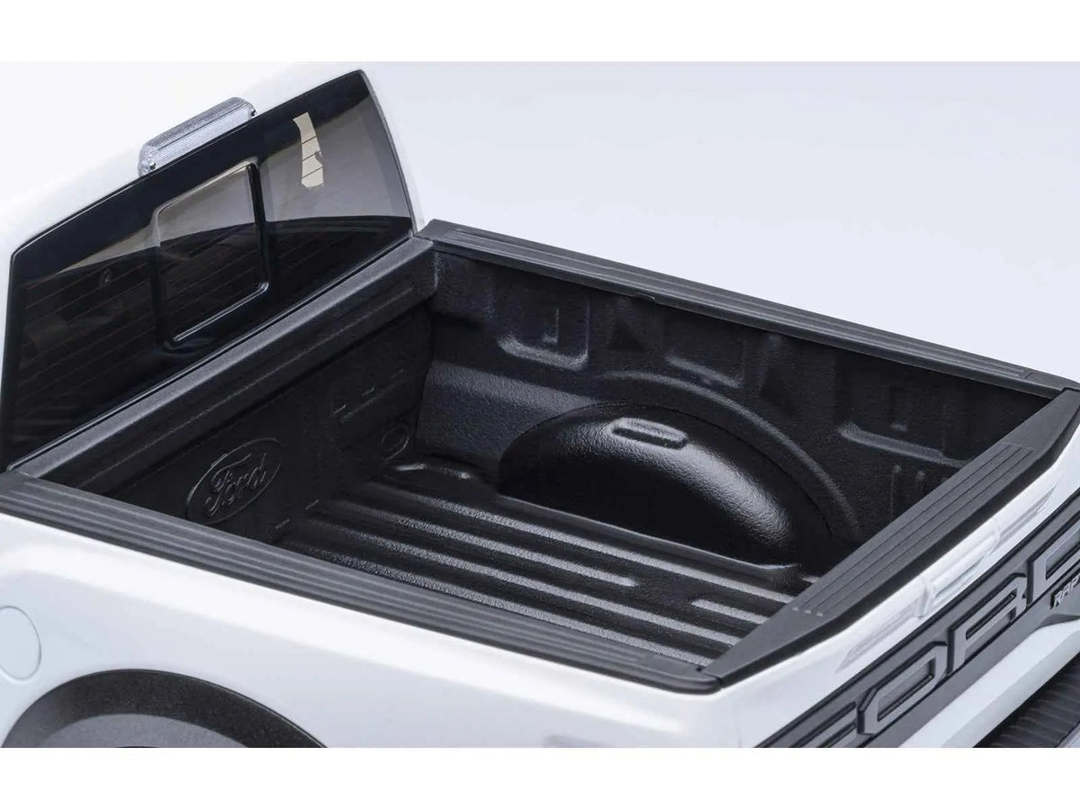 White 1/18 pickup truck model with open bed and black bed liner