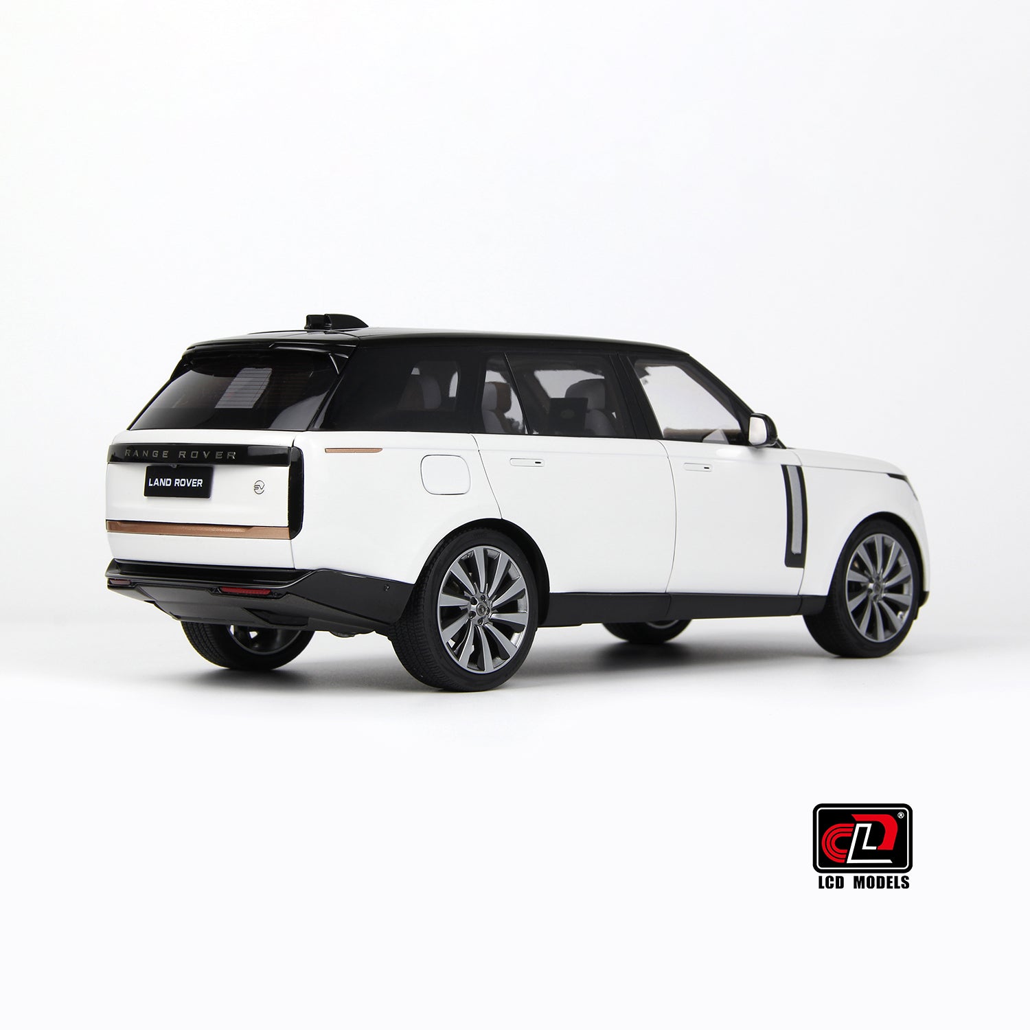 LCD 2022 Land Rover Range Rover SV Serenity White w/ Black Roof 1:18