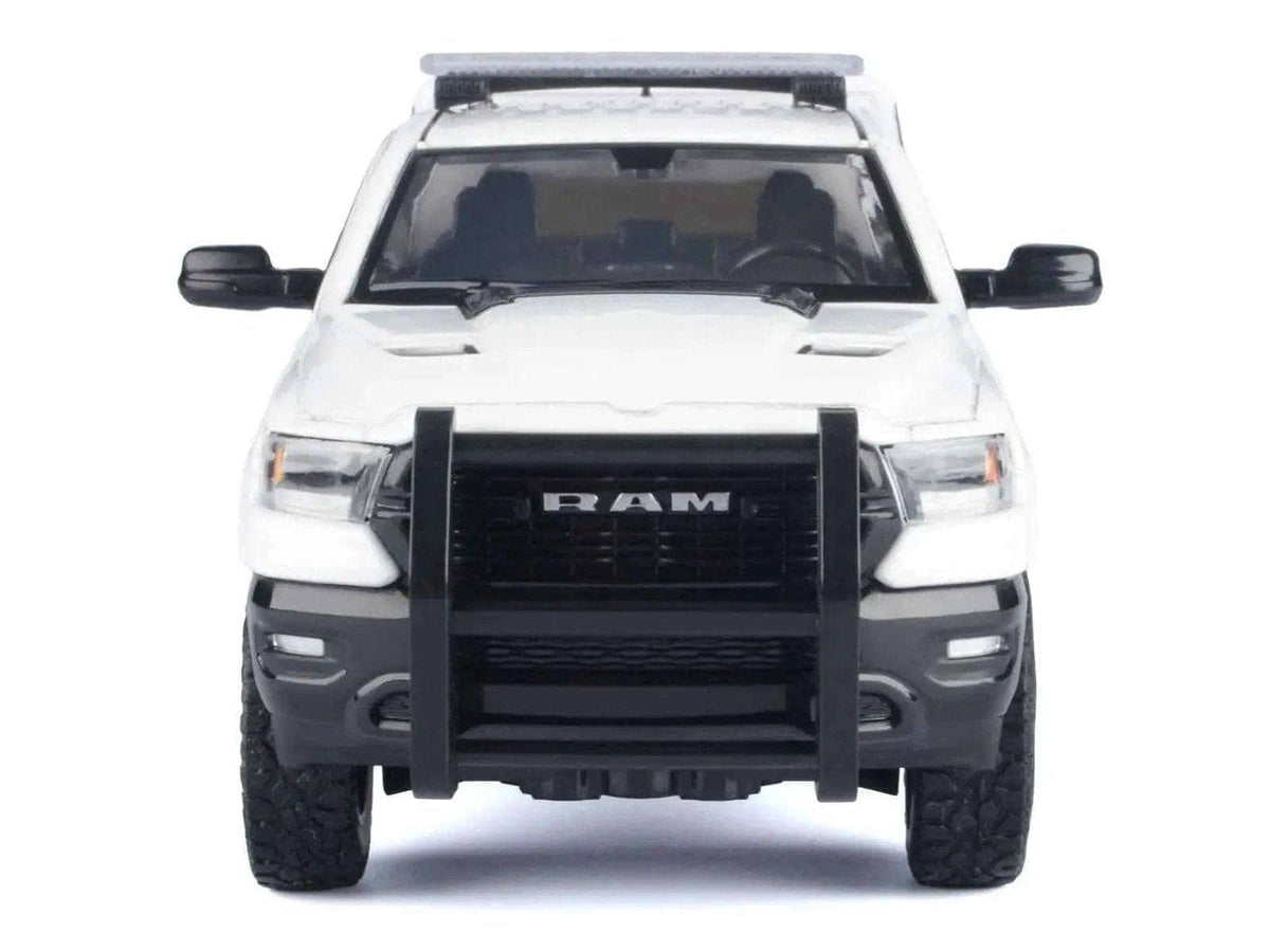 2019 RAM 1500 Laramie Crew Cab Pickup Truck with Truck Bed Camper White "Custom Builder's Kit" Series 1/27 Diecast Model Car by Motormax Miniature Motors Default Title Default Title-