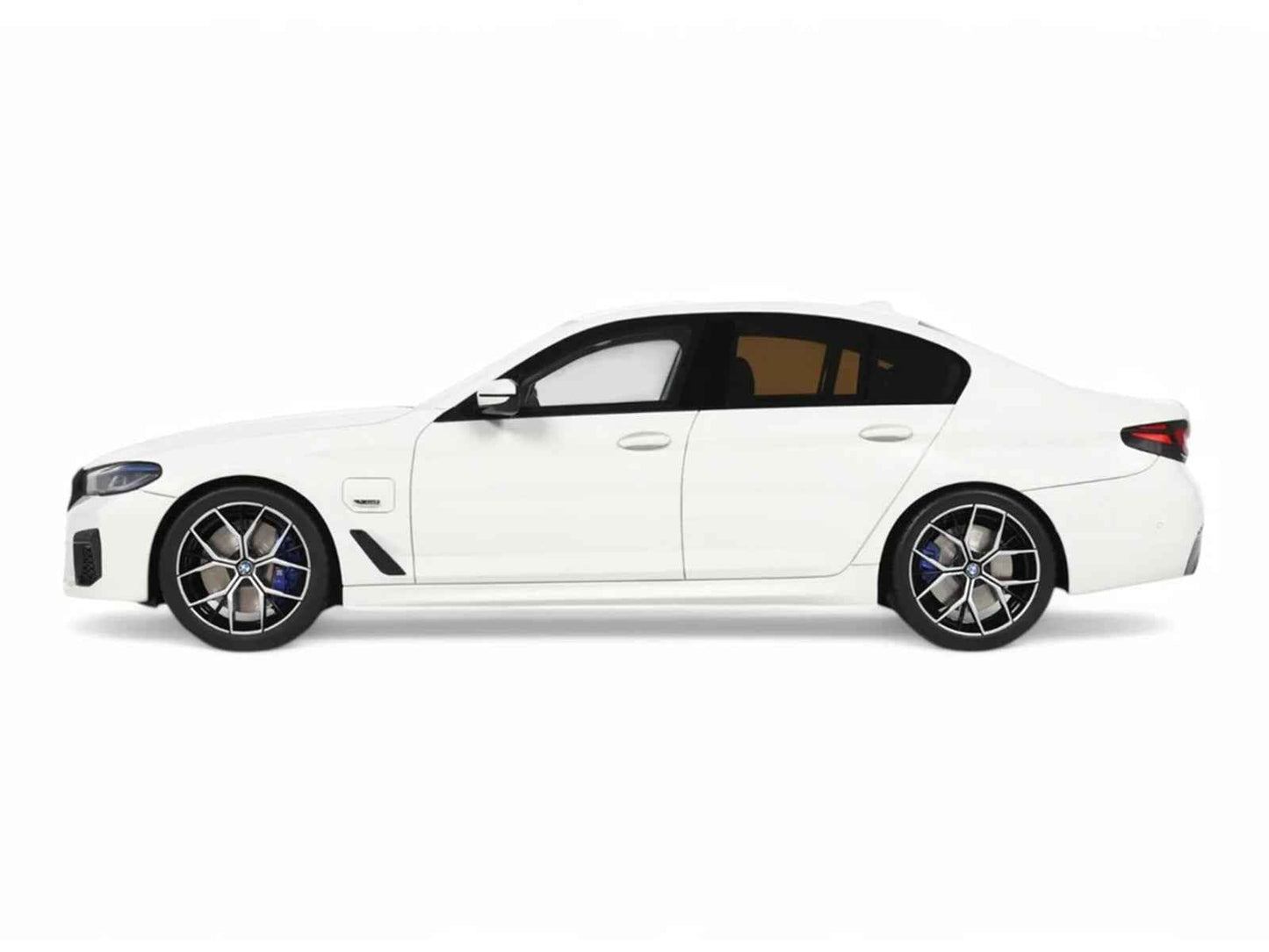 2023 BMW 545e xDrive M Sport Alpine White 1/18 Model Car by GT Spirit Cartsfy Inc.