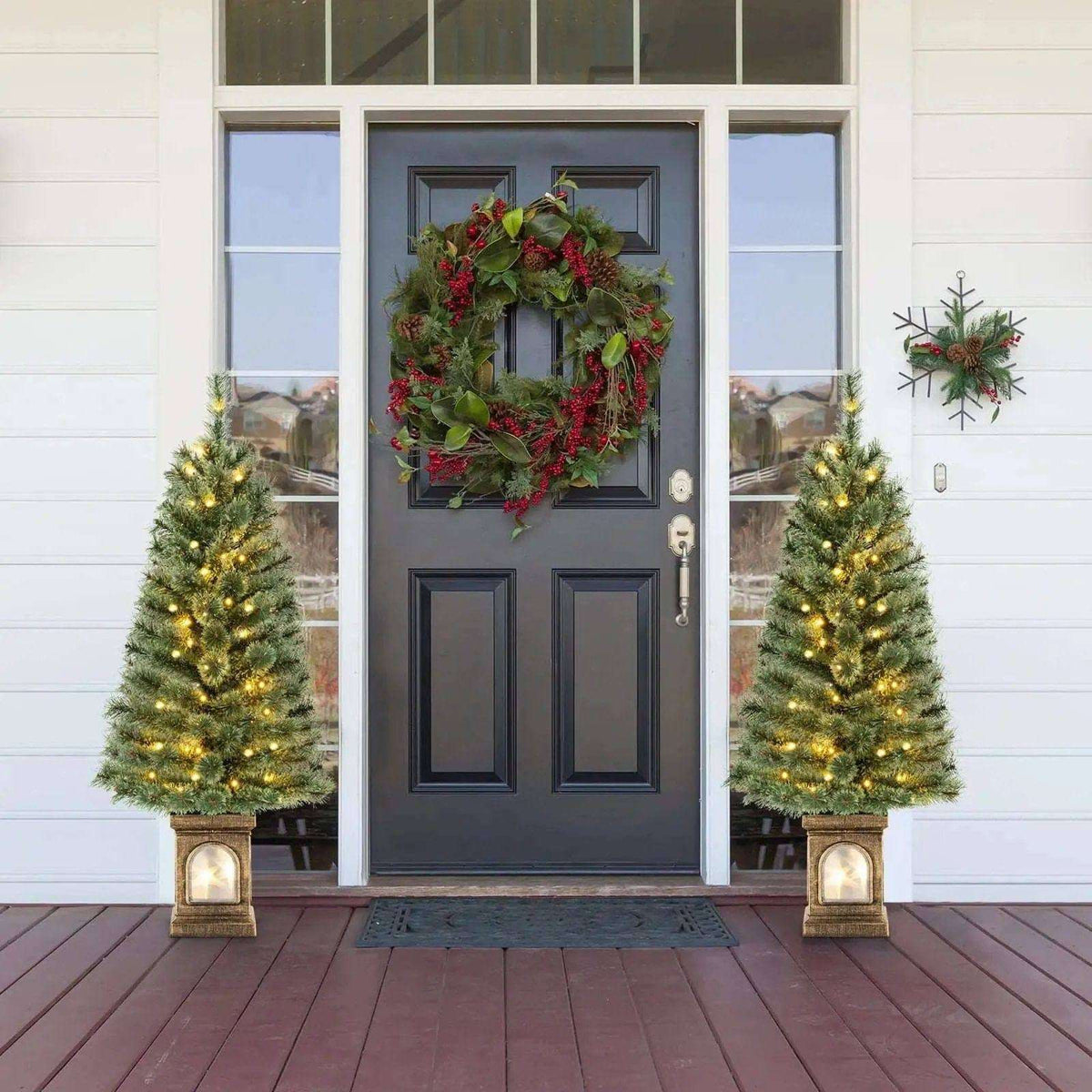 4 Feet Pre-Lit Potted Christmas Tree with Flowering Pine Needles