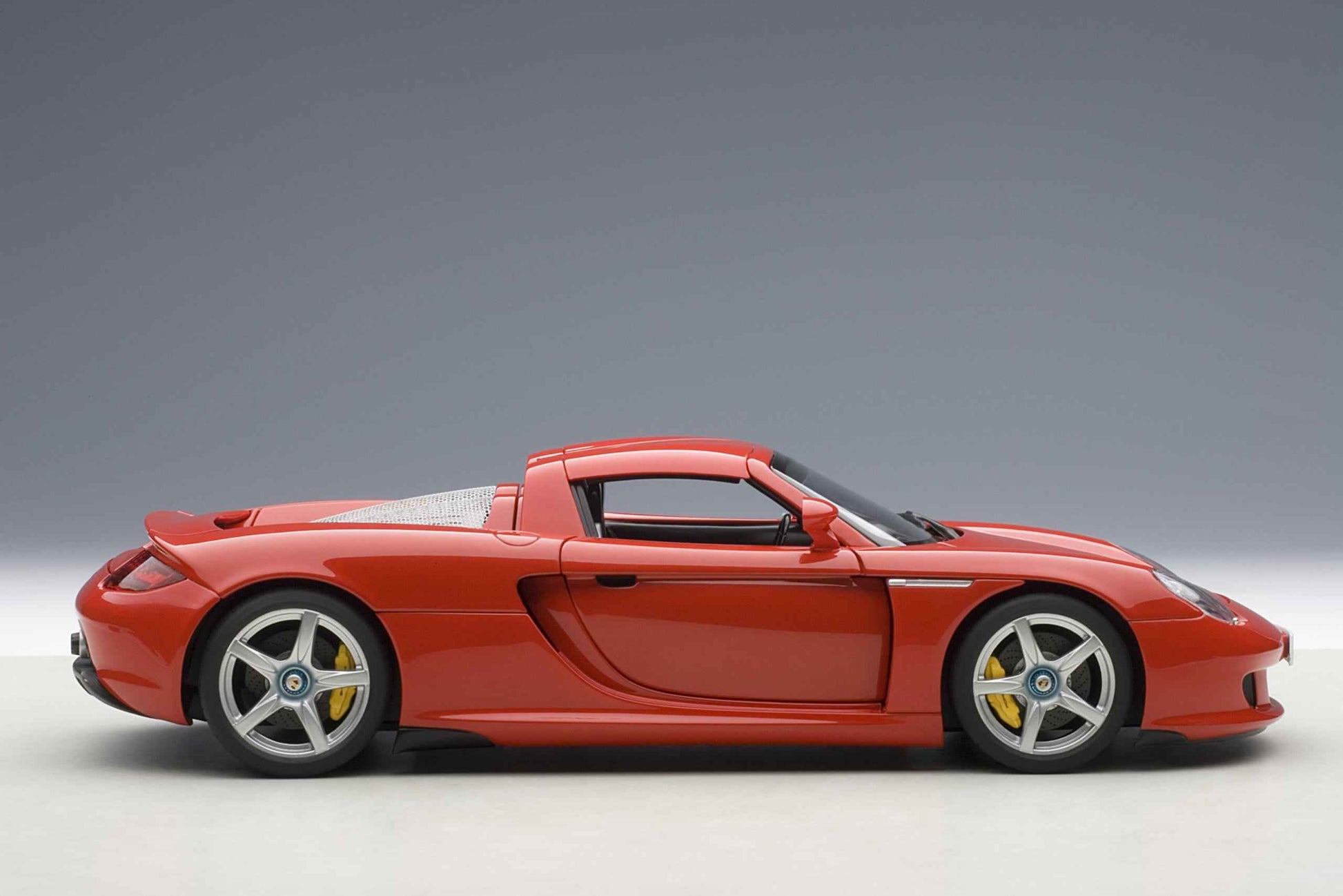 AUTOart Millennium Porsche Carrera GT Guards Red DIECAST 1:18