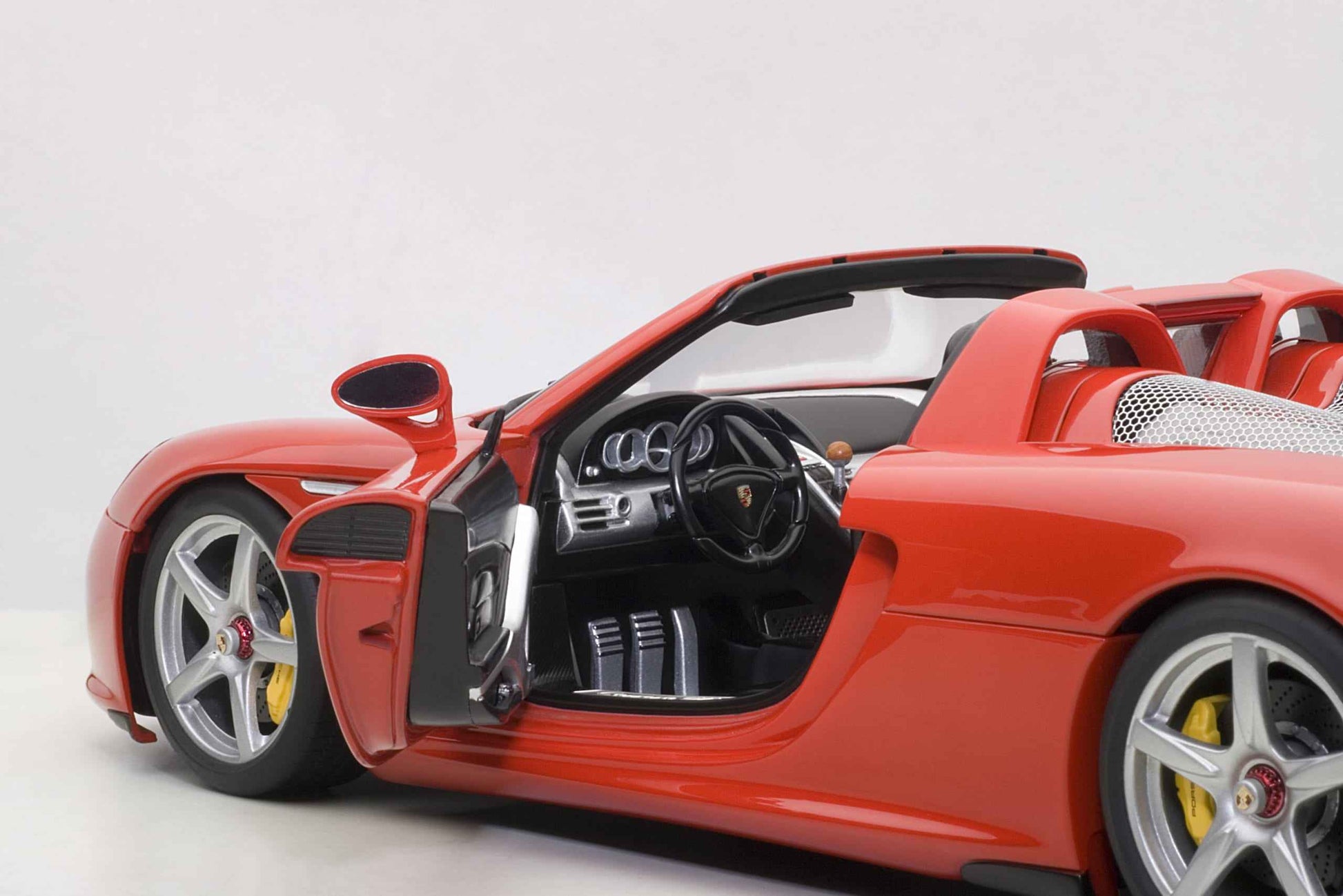 AUTOart Millennium Porsche Carrera GT Guards Red DIECAST 1:18