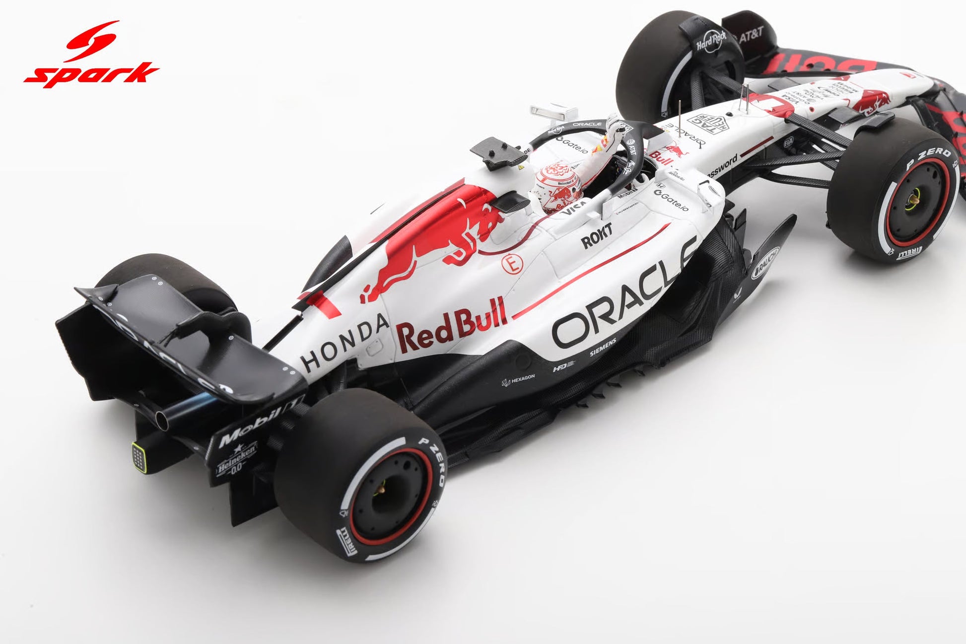 Spark-Model F1 RB21 Team Oracle Red Bull Racing #1 Winner Japan GP 2025 (Verstappen) 1:18 WITH DISPLAY