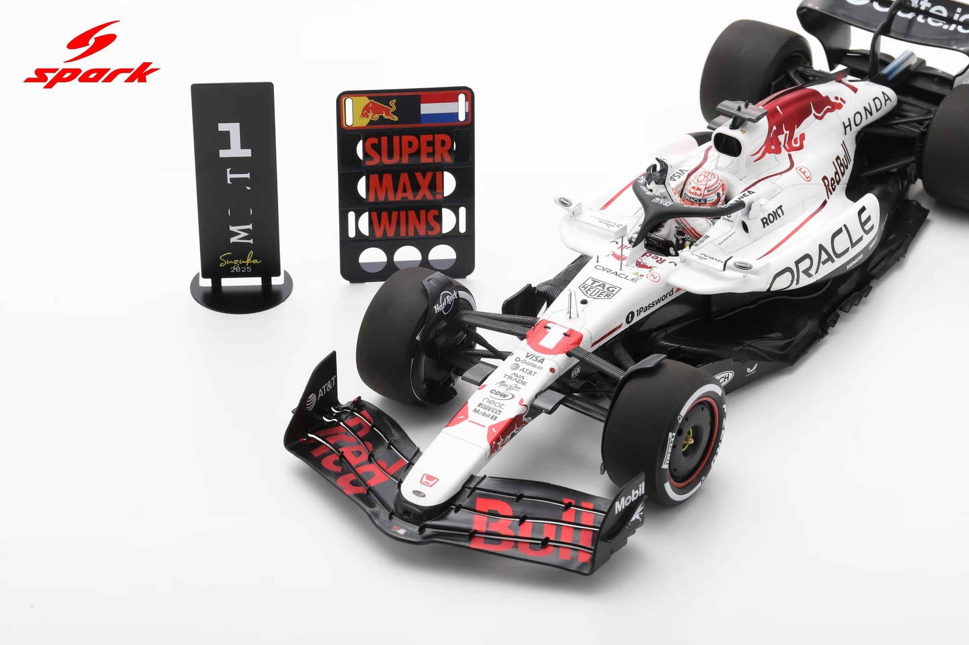 Spark-Model F1 RB21 Team Oracle Red Bull Racing #1 Winner Japan GP 2025 (Verstappen) 1:18 WITH DISPLAY