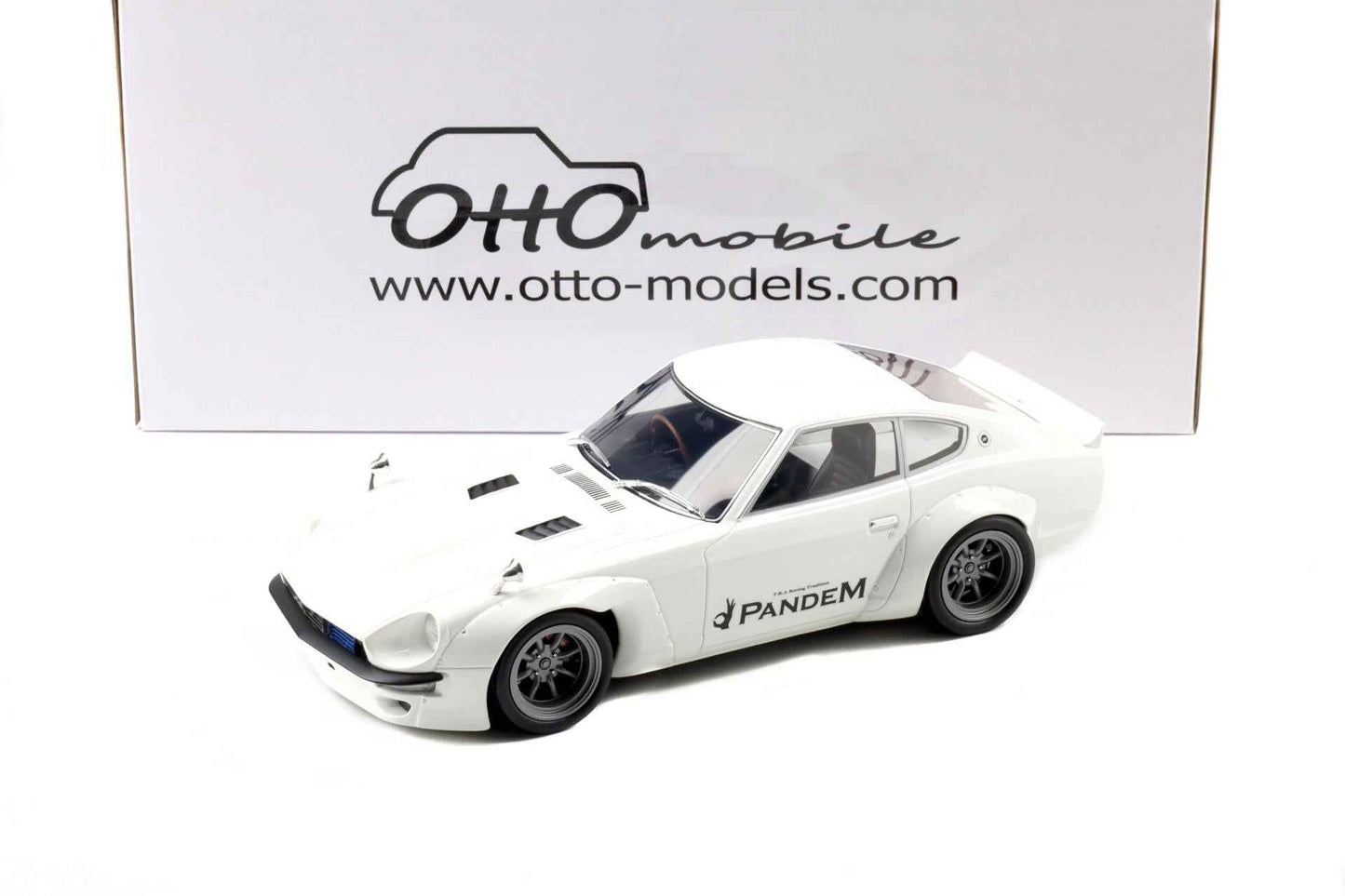 Otto 2015 Nissan Fairlady 240 Z Pandem White 1:18