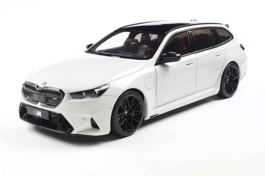 Solido 2024 BMW M5 (G99) Touring M Wagon Alpine White 1:18