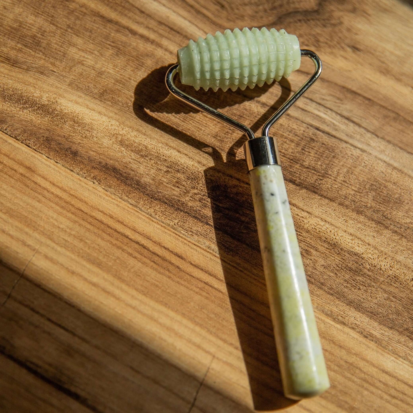 Allover roller close-up: textured light-green head and speckled jade-look handle