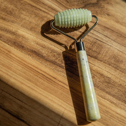 Allover roller close-up: textured light-green head and speckled jade-look handle