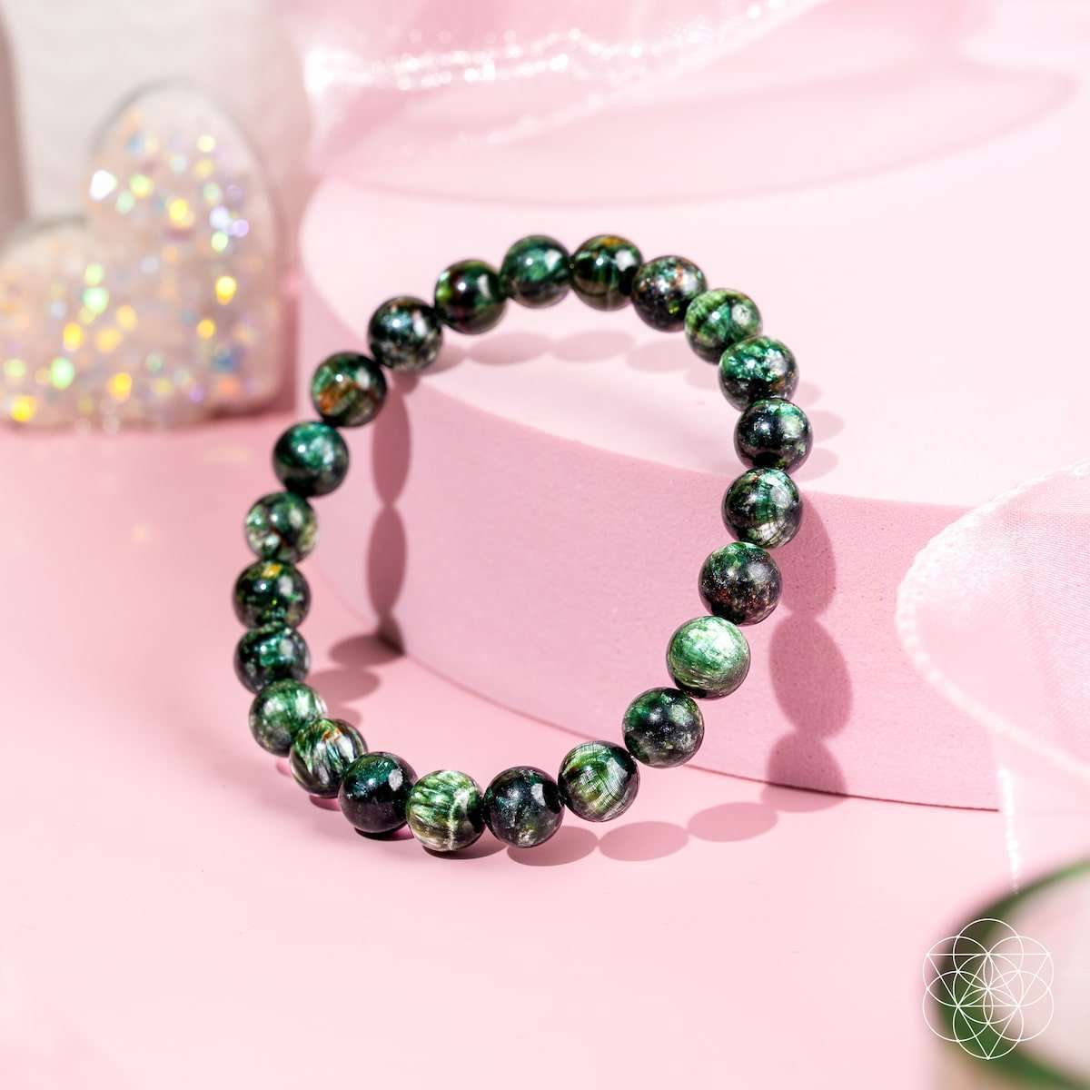 Green seraphinite bead bracelet on pink box, round dark and green beads