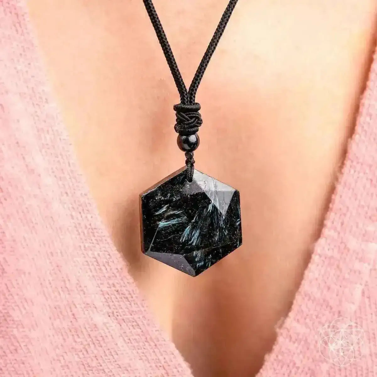Arfvedsonite Healing Pendant Cartsfy Inc.