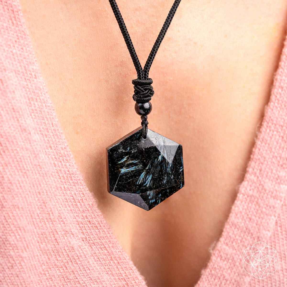 Arfvedsonite Healing Pendant Cartsfy Inc.