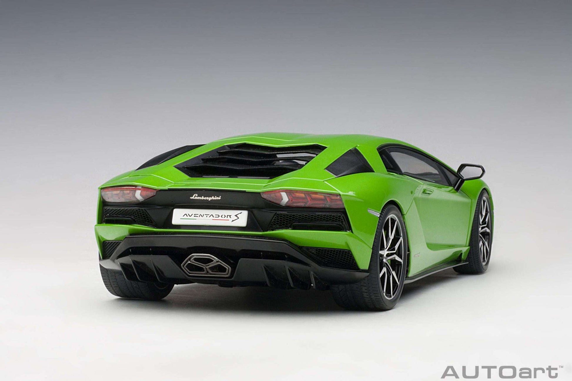 AUTOart 2017 Lamborghini Aventador S Verde Mantis (Pearl Green) 1:18 STM Diecast Default Title Default Title-