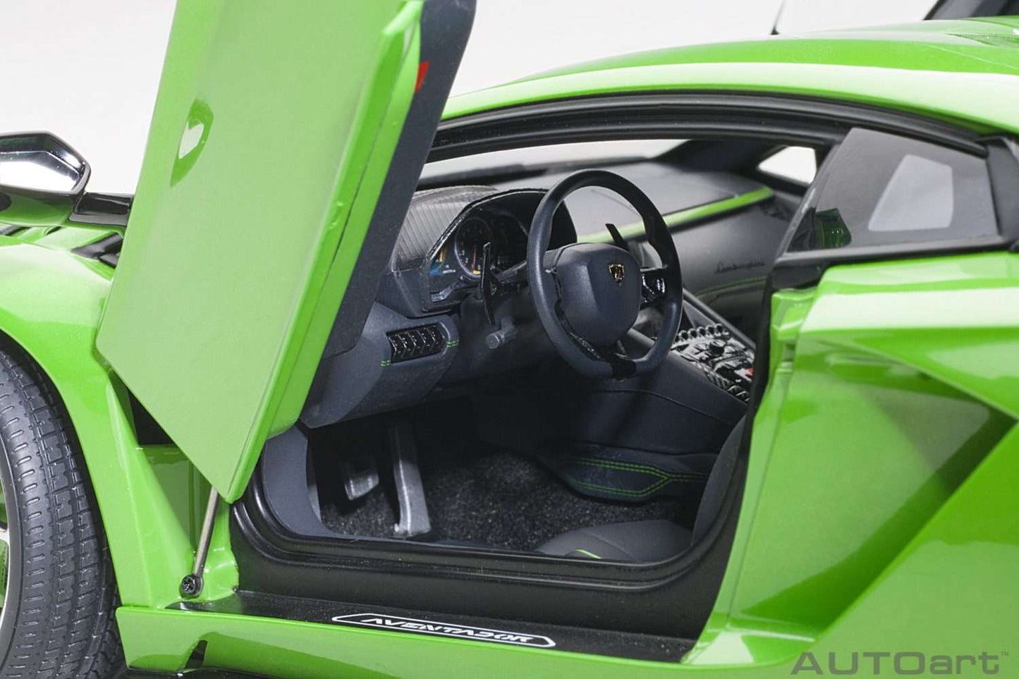 AUTOart 2017 Lamborghini Aventador S Verde Mantis (Pearl Green) 1:18 STM Diecast Default Title Default Title-