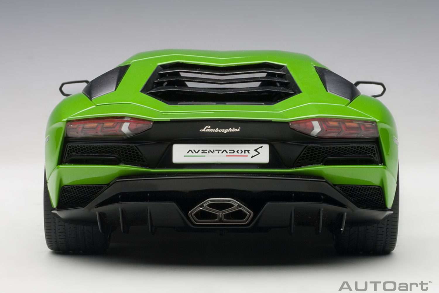AUTOart 2017 Lamborghini Aventador S Verde Mantis (Pearl Green) 1:18 STM Diecast Default Title Default Title-