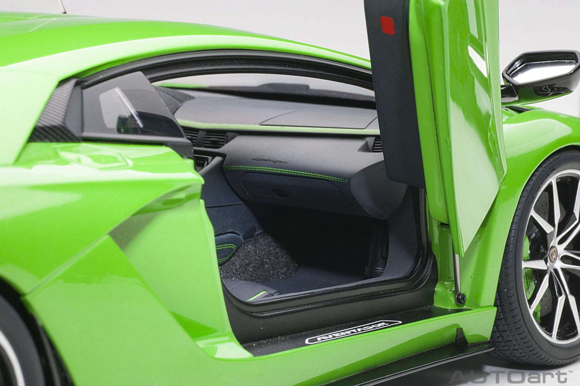 AUTOart 2017 Lamborghini Aventador S Verde Mantis (Pearl Green) 1:18 STM Diecast Default Title Default Title-