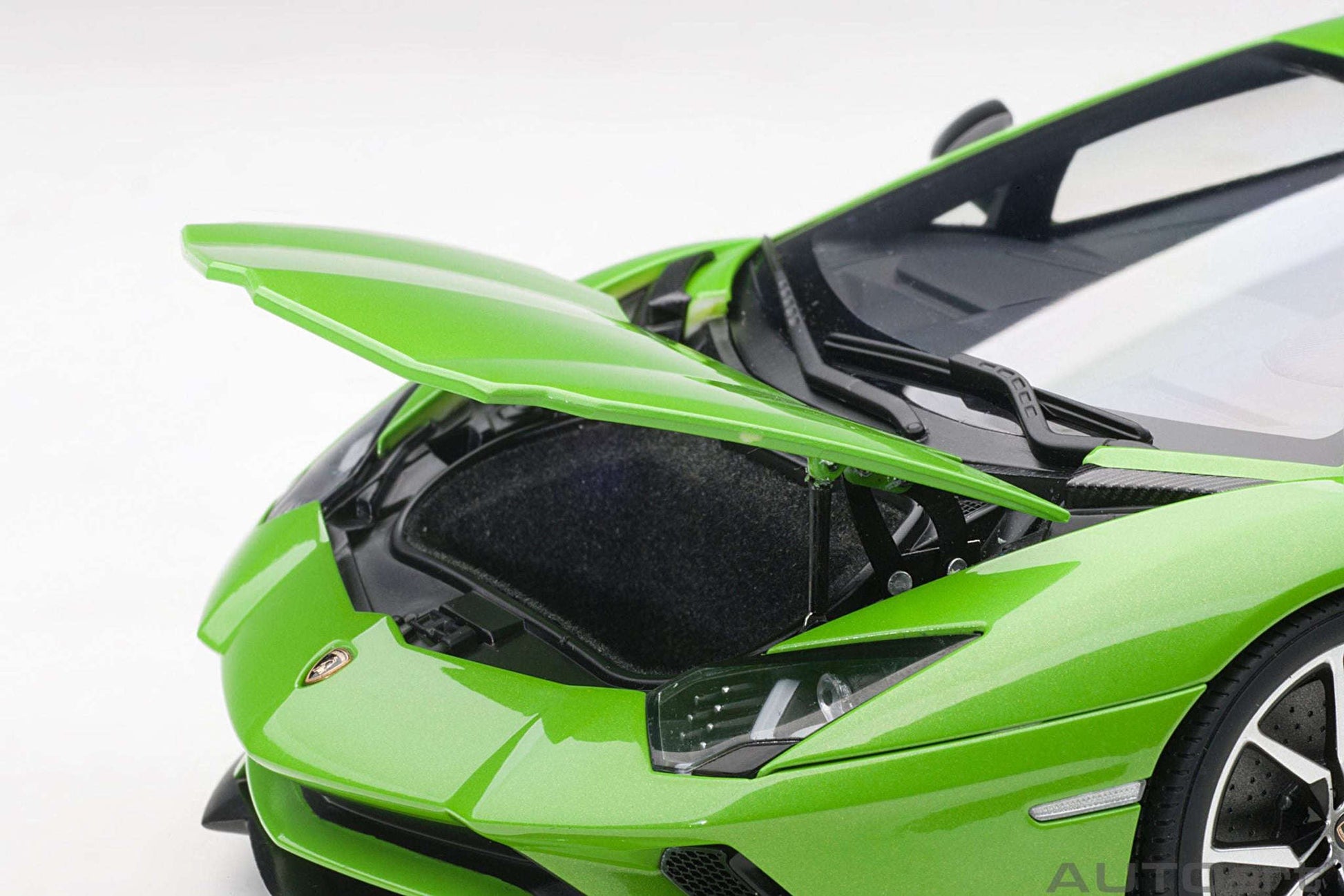AUTOart 2017 Lamborghini Aventador S Verde Mantis (Pearl Green) 1:18 STM Diecast Default Title Default Title-