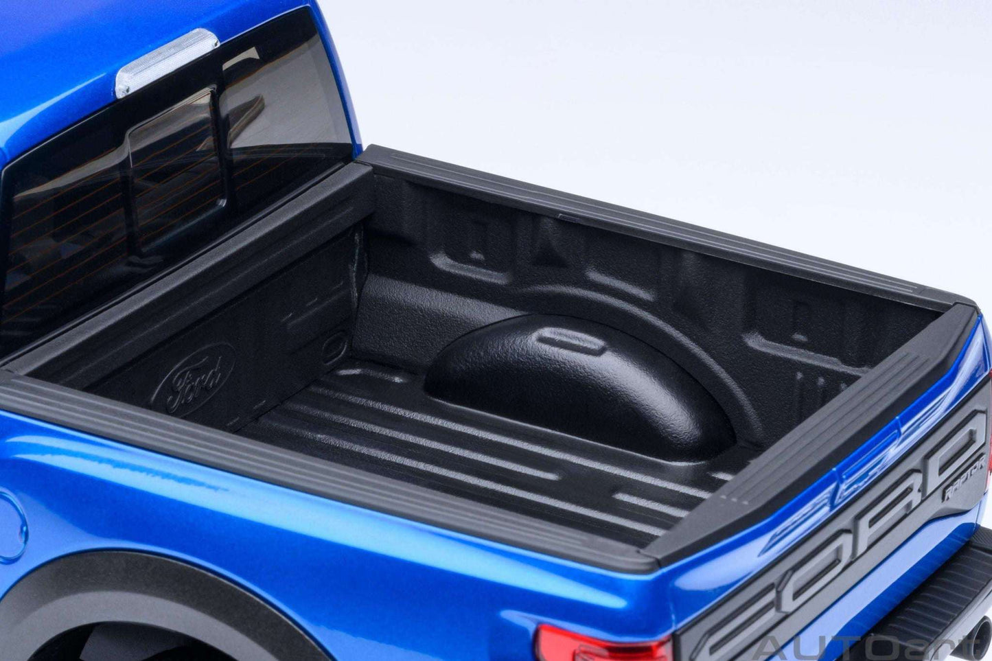 1:18 scale blue pickup truck with open bed and textured black interior