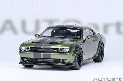 Green 1:18 die-cast sports car front view with racing stripes and black alloy wheels