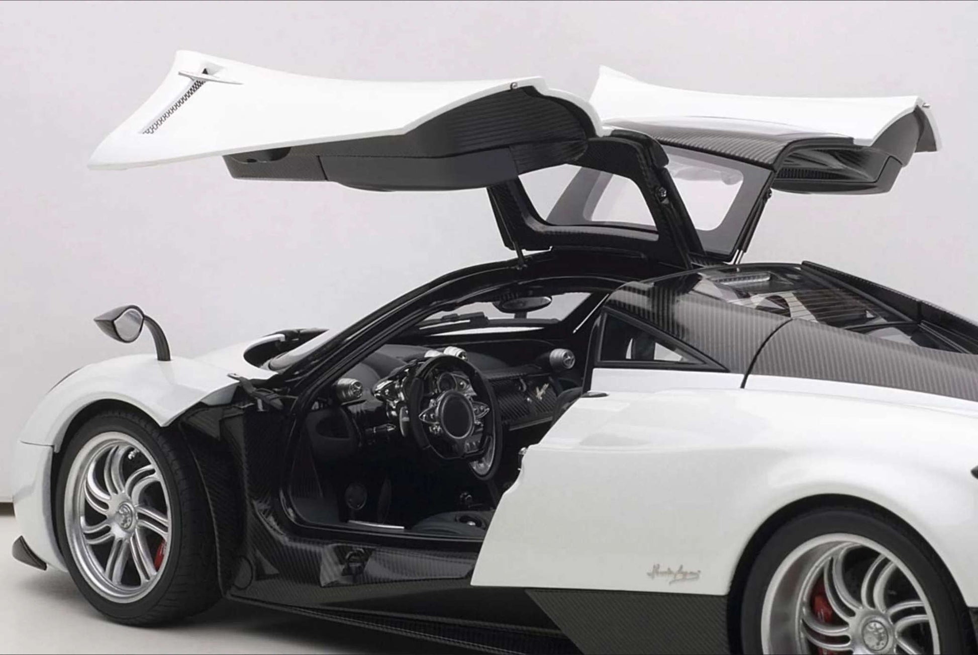 AUTOart Signature Pagani Huayra White DIECAST 1:18 Cartsfy Inc.