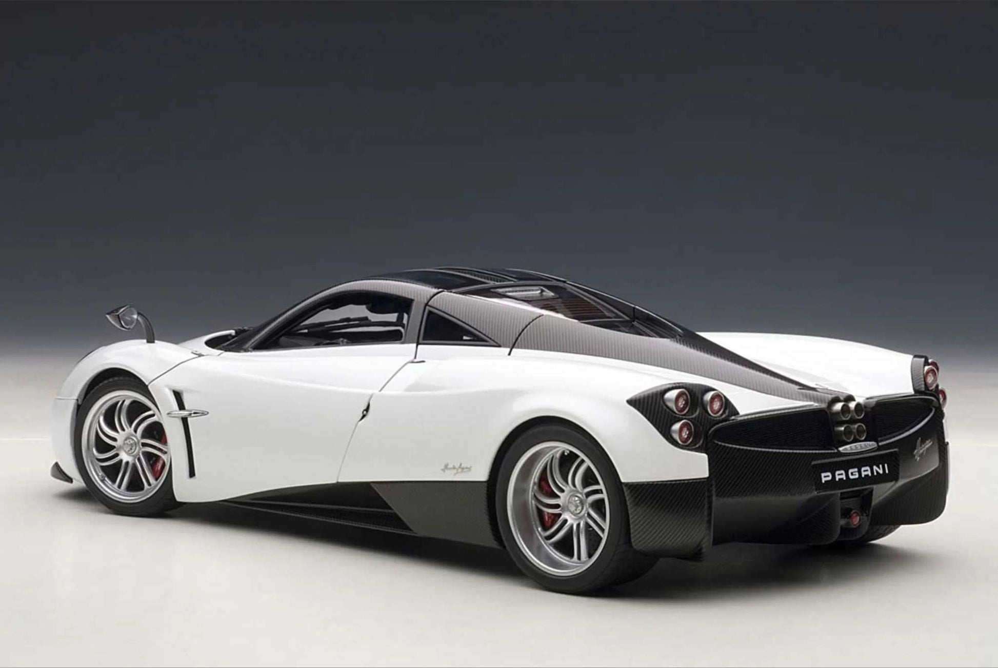 AUTOart Signature Pagani Huayra White DIECAST 1:18 Cartsfy Inc.