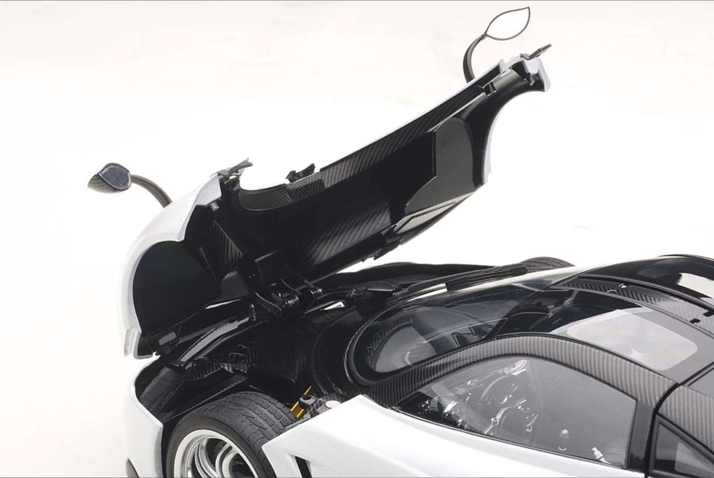 AUTOart Signature Pagani Huayra White DIECAST 1:18 Cartsfy Inc.