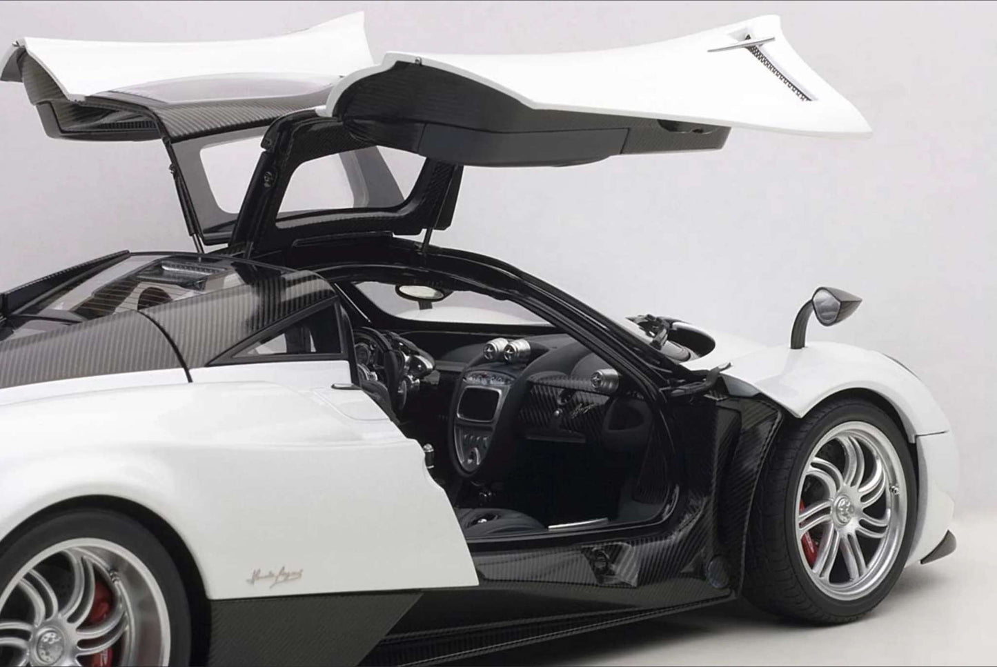 AUTOart Signature Pagani Huayra White DIECAST 1:18 Cartsfy Inc.