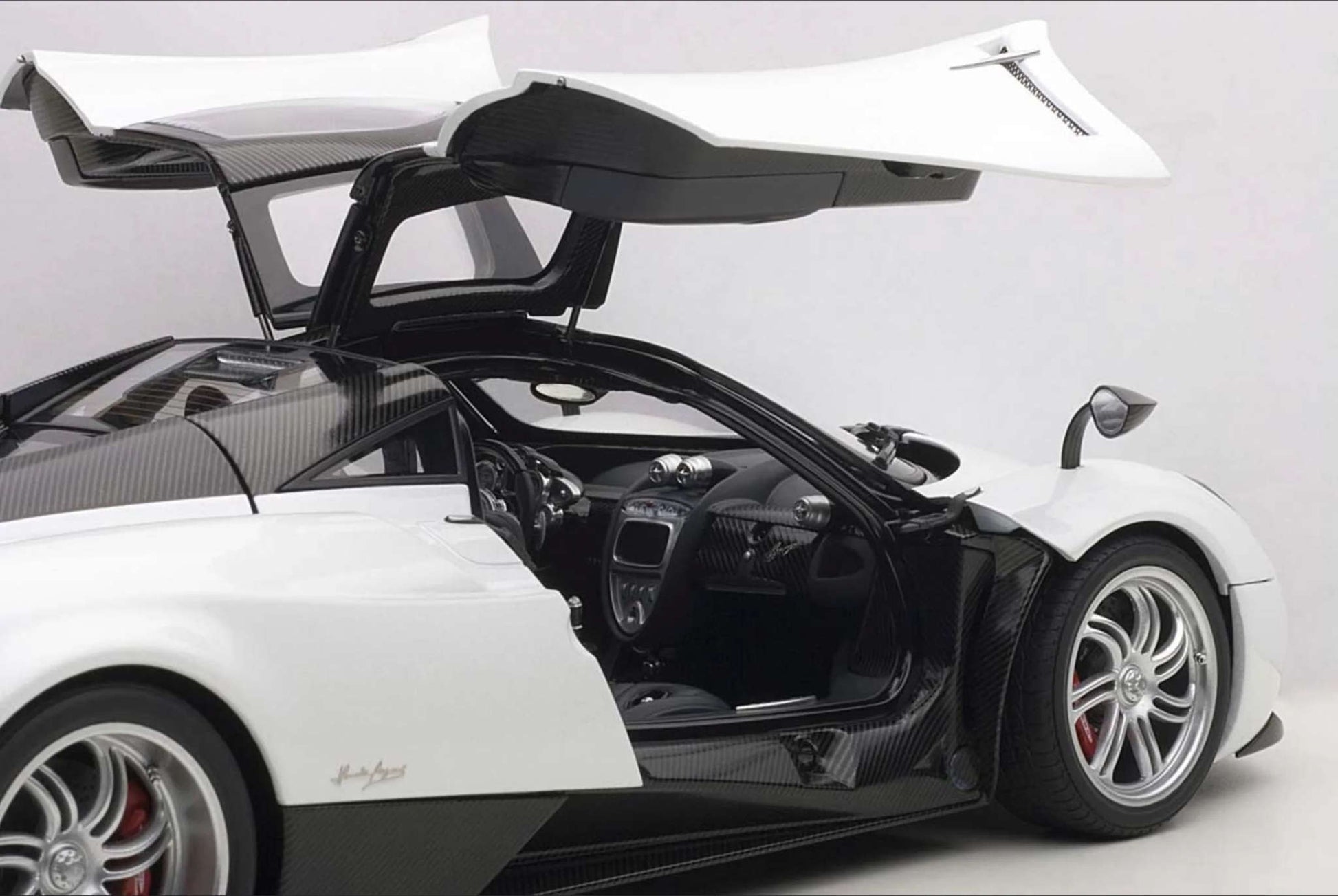 AUTOart Signature Pagani Huayra White DIECAST 1:18 Cartsfy Inc.
