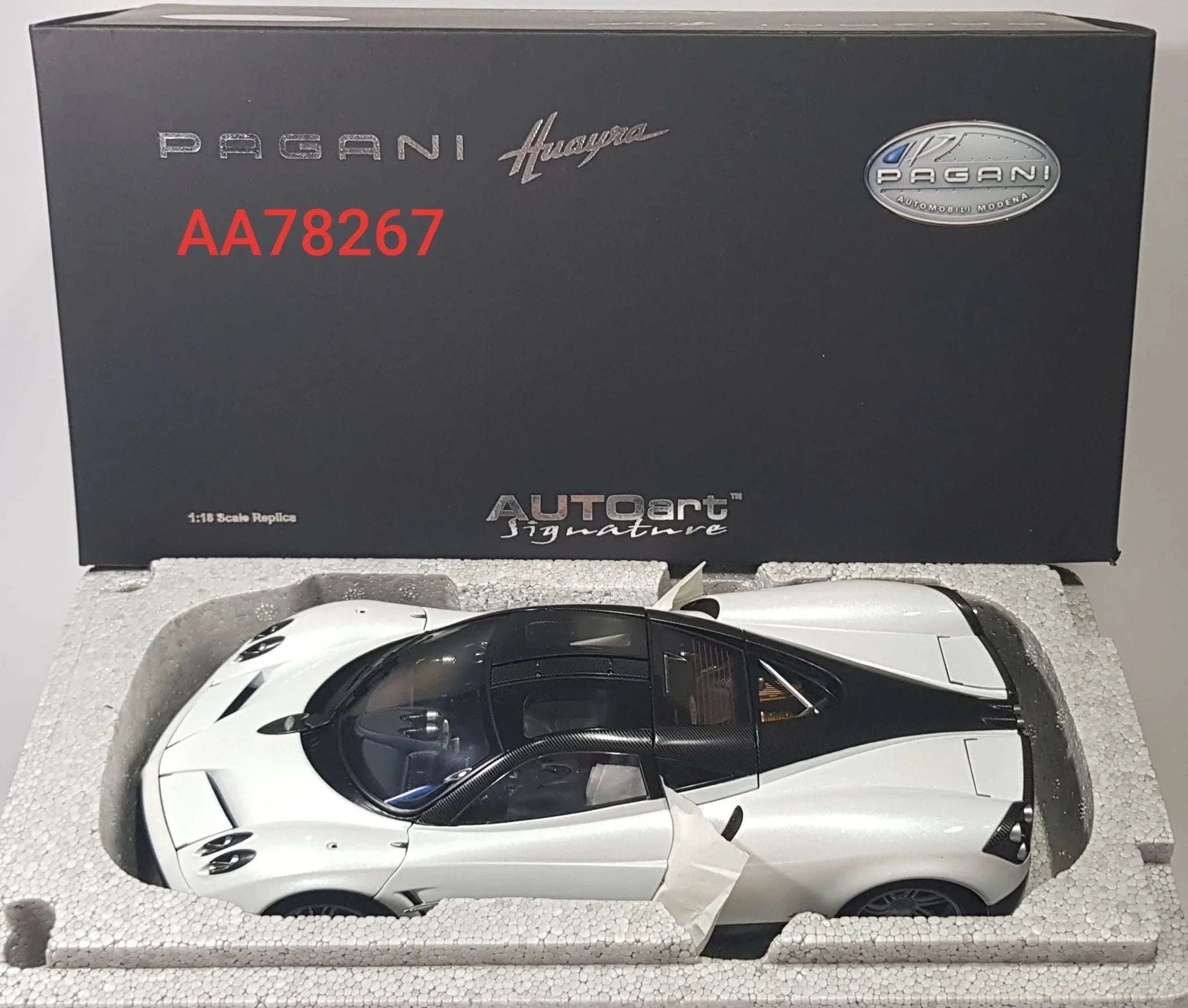 AUTOart Signature Pagani Huayra White DIECAST 1:18
