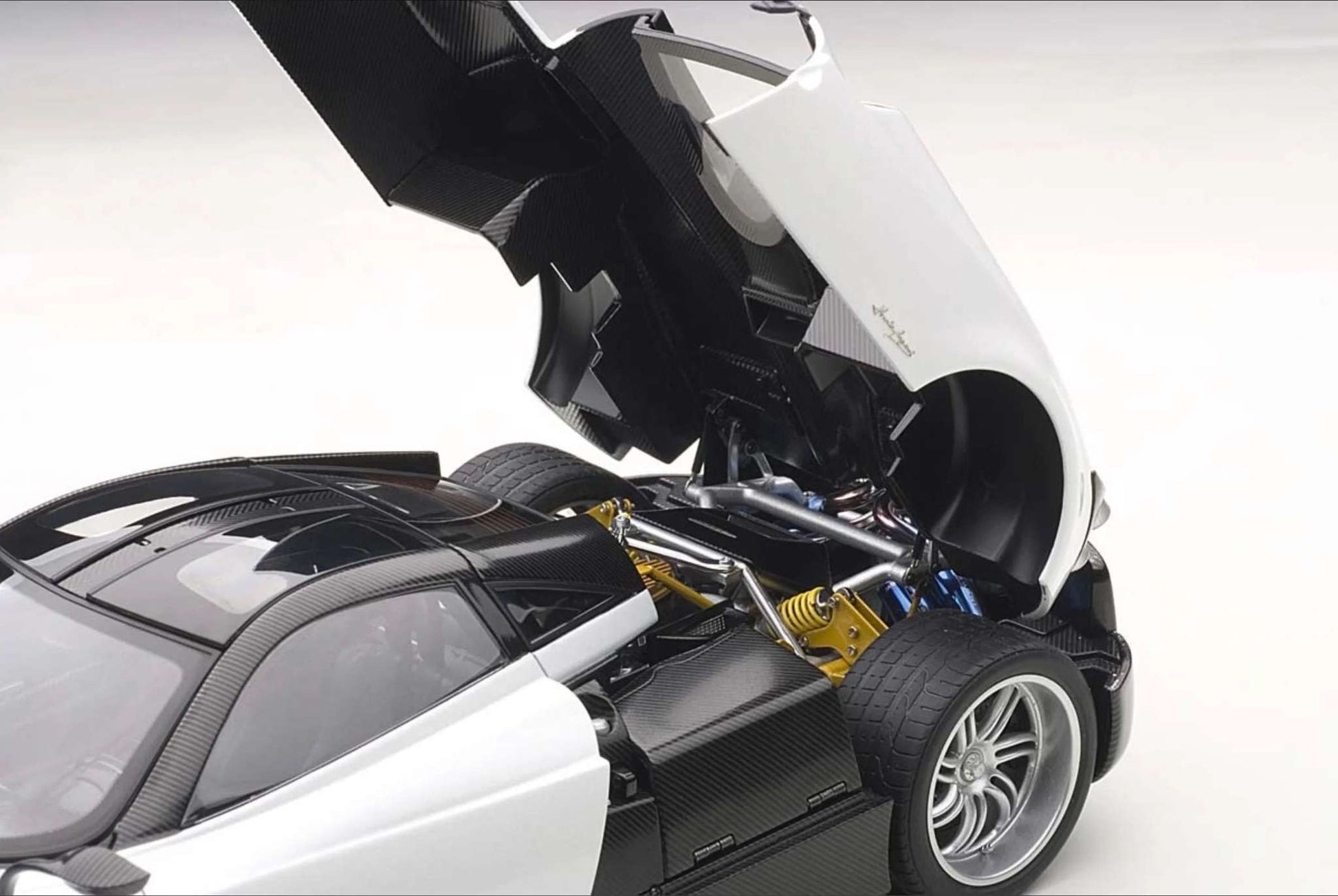 AUTOart Signature Pagani Huayra White DIECAST 1:18 Cartsfy Inc.