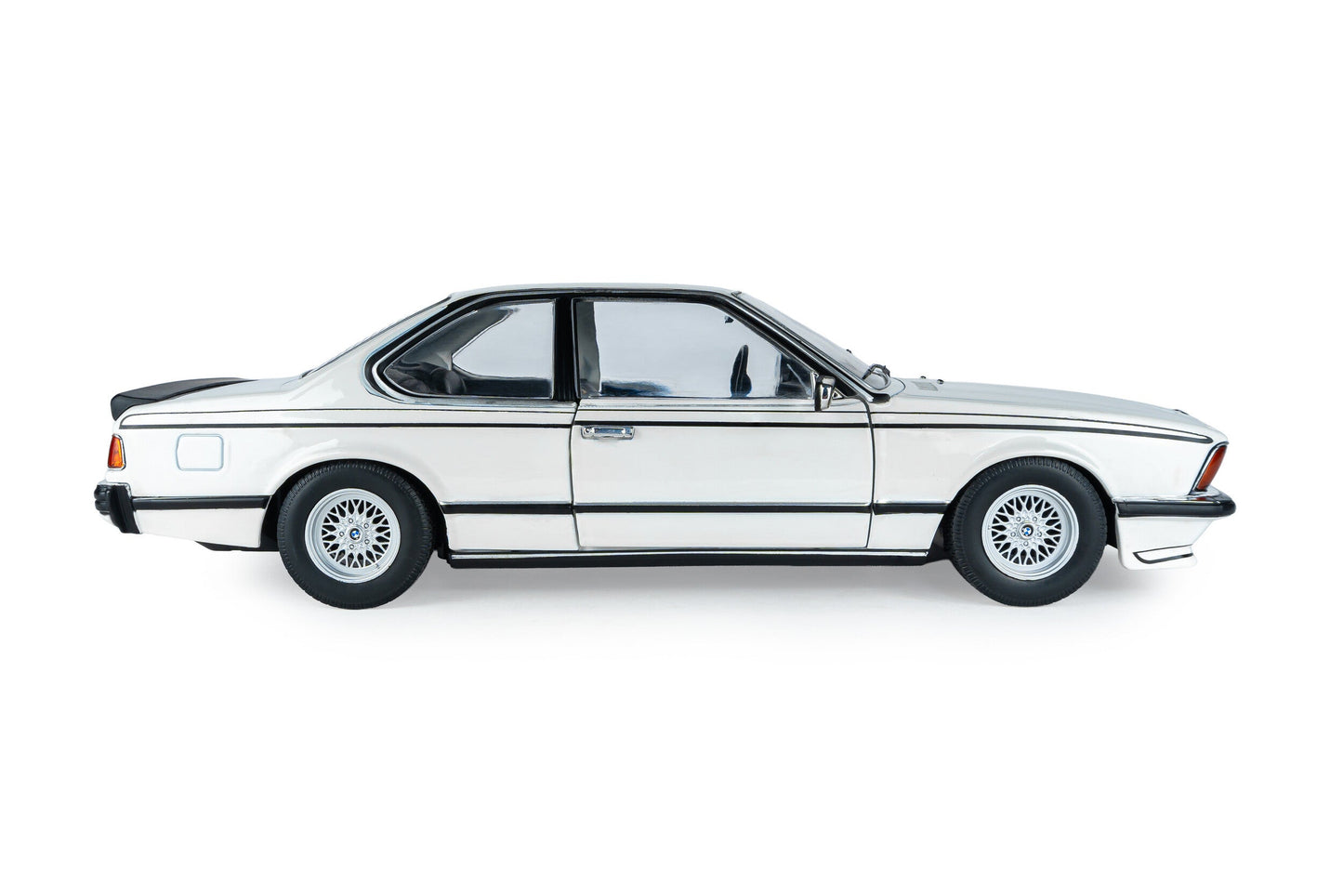 Solido 1984 BMW 635 CSI (E24) Hartge White 1:18