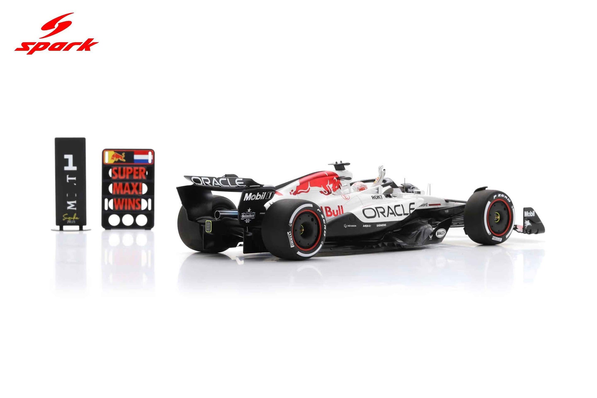 Spark-Model F1 RB21 Team Oracle Red Bull Racing #1 Winner Japan GP 2025 (Verstappen) 1:18 WITH DISPLAY