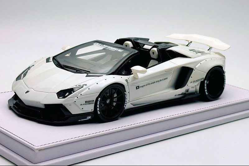 GL Model Lamborghini Aventador Roadster SVJ White w/ Black Wheels 1:18 WITH DISPLAY Cartsfy Inc.