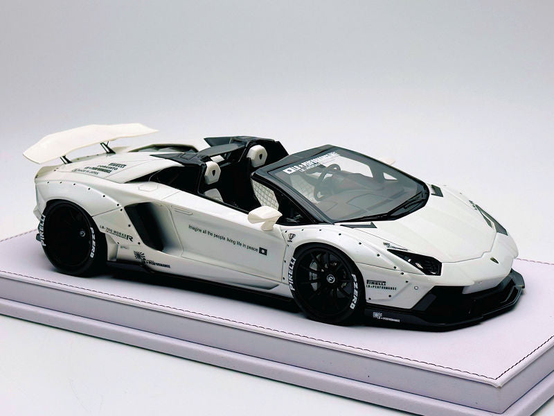 GL Model Lamborghini Aventador Roadster SVJ White w/ Black Wheels 1:18 WITH DISPLAY