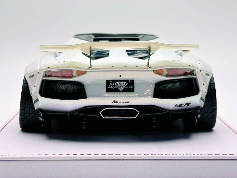 GL Model Lamborghini Aventador Roadster SVJ White w/ Black Wheels 1:18 WITH DISPLAY