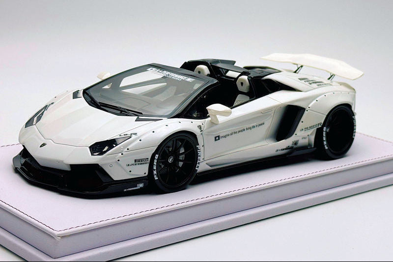 GL Model Lamborghini Aventador Roadster SVJ White w/ Black Wheels 1:18 WITH DISPLAY