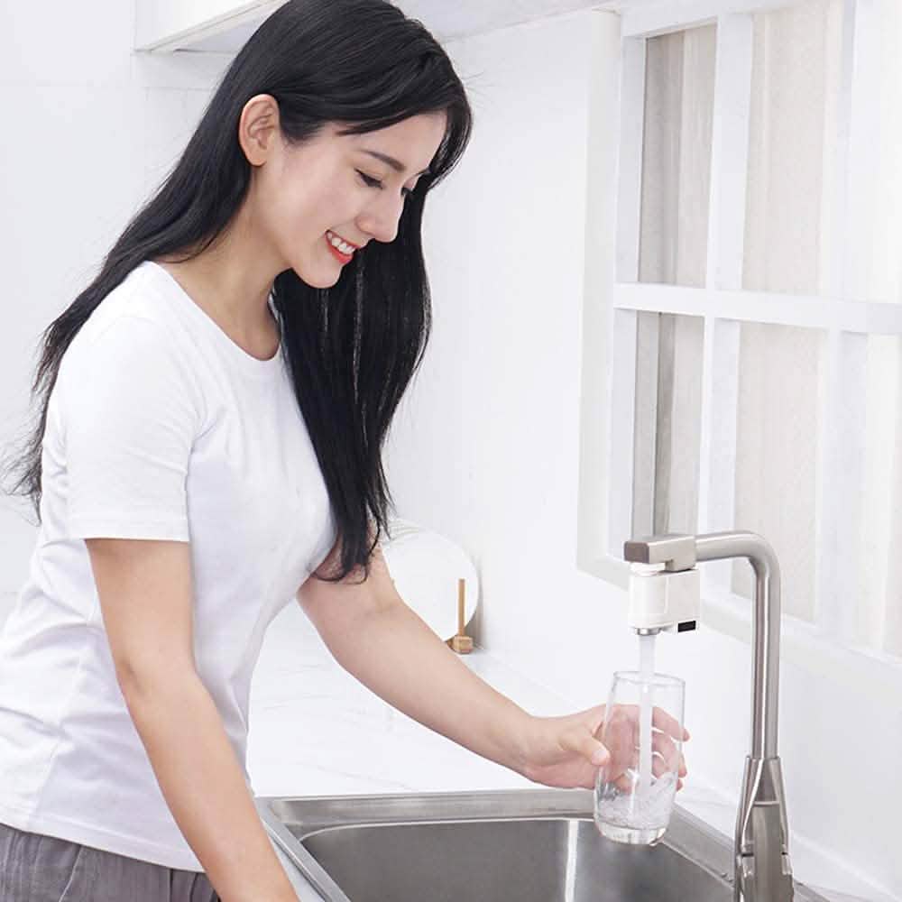 Automatic sensor sink faucet with chrome spout and water flow during hand use