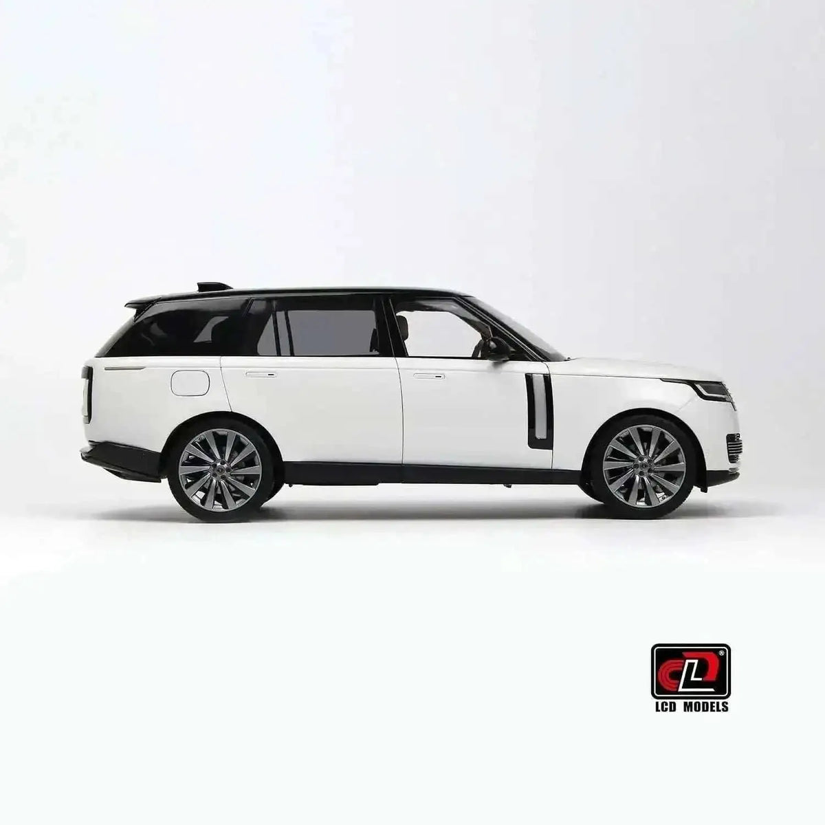 LCD 2022 Land Rover Range Rover SV Serenity White w/ Black Roof 1:18 Cartsfy Inc.