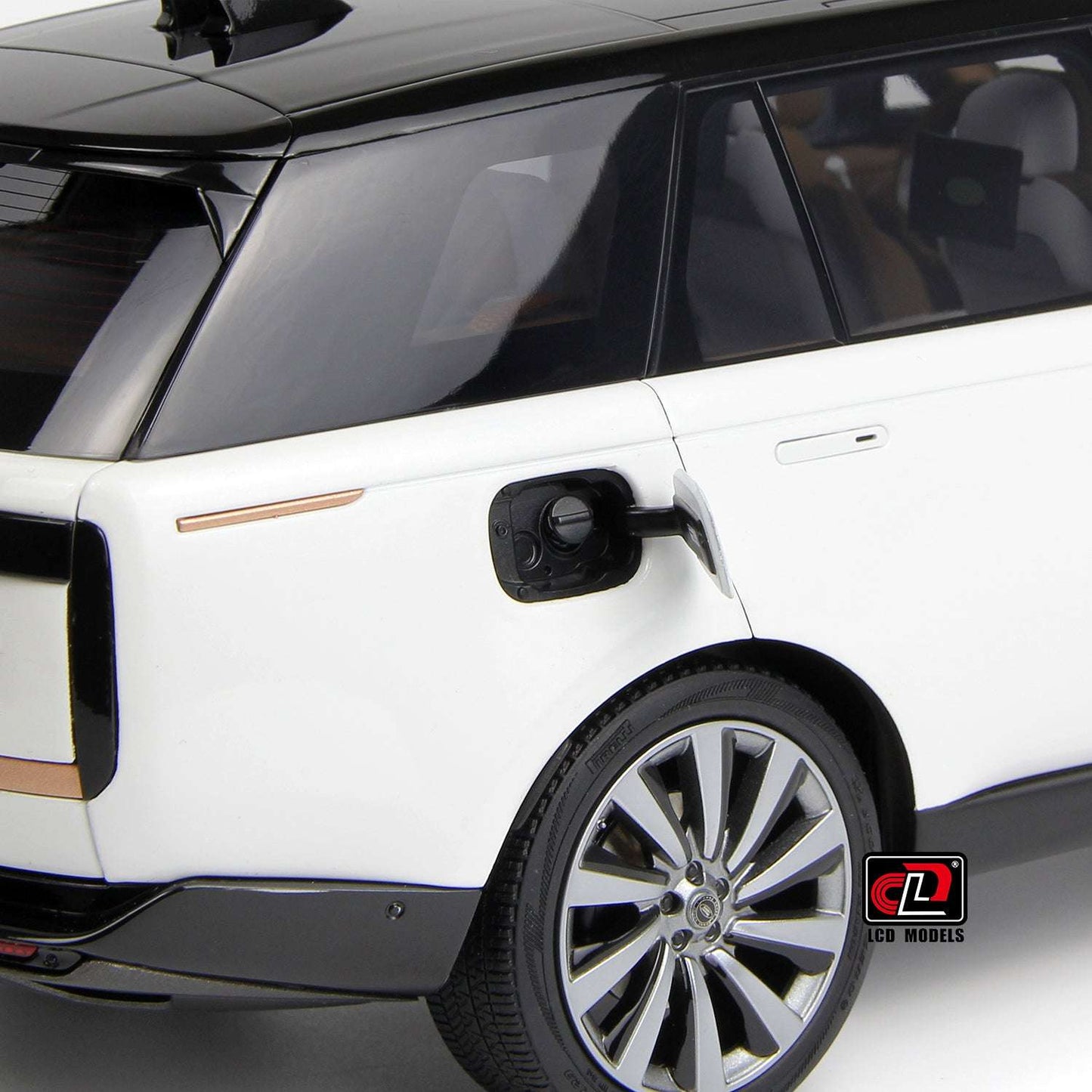 LCD 2022 Land Rover Range Rover SV Serenity White w/ Black Roof 1:18 STM Diecast Default Title Default Title-