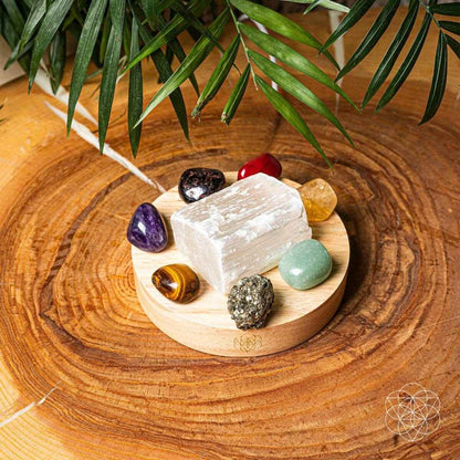 Money-magnet lamp with round wooden base and crystal stones centerpiece