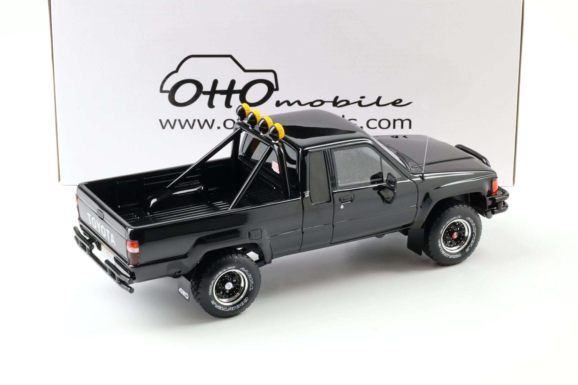 Otto 1985 Toyota Hilux SR5 Pickup Truck Glossy Black 202 1:18 STM Diecast Default Title Default Title-