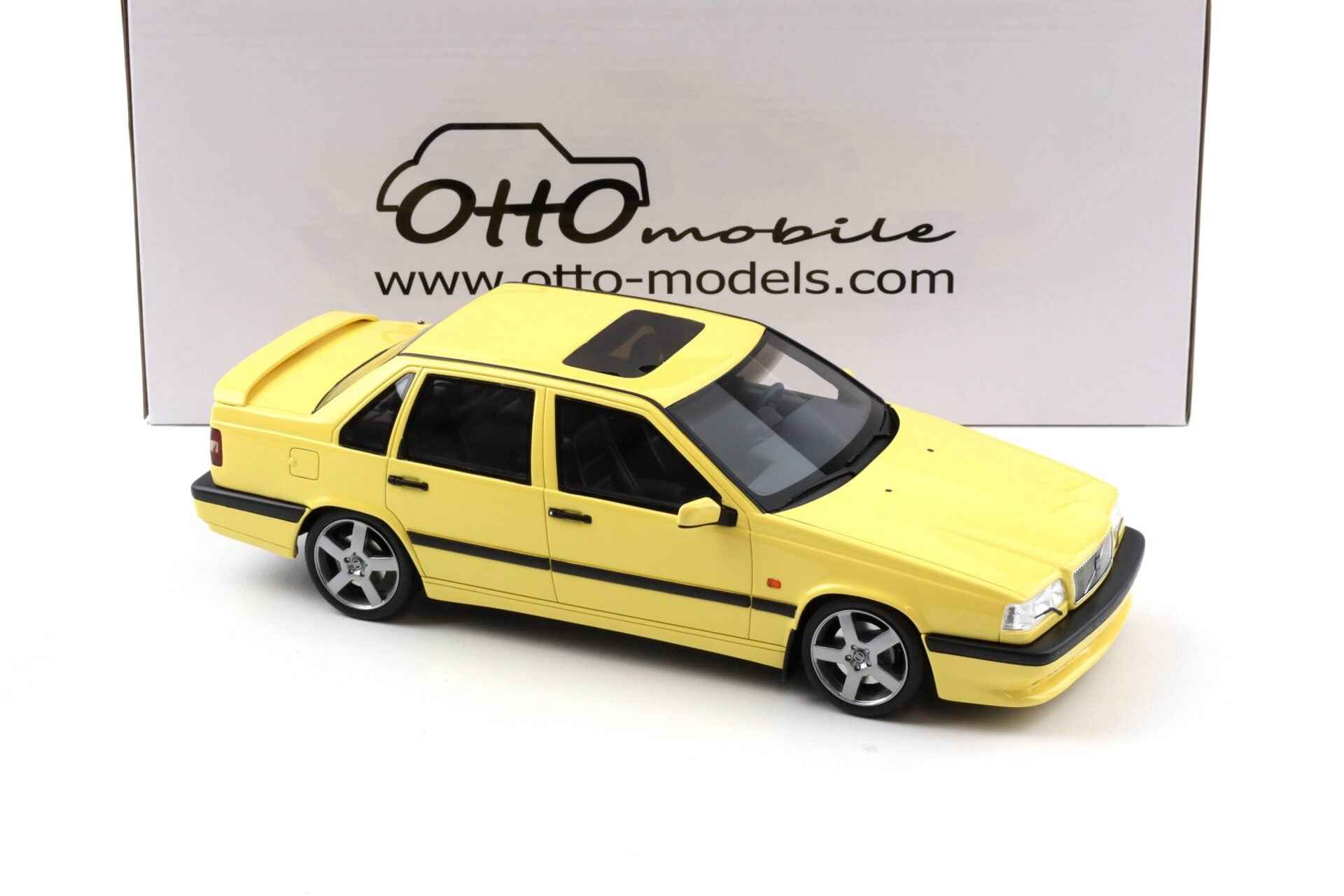 Cream yellow 1:18 Volvo 850 T5R station wagon model, side front view