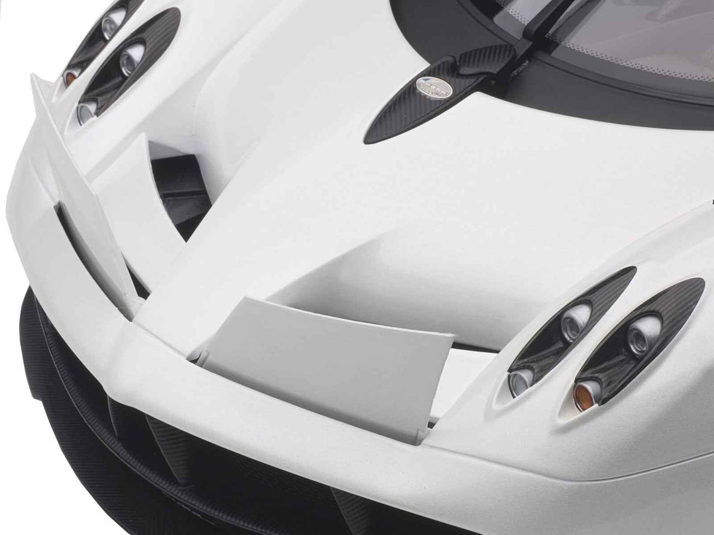 Pagani Huayra White 1/12 Model Car by Autoart Cartsfy Inc.