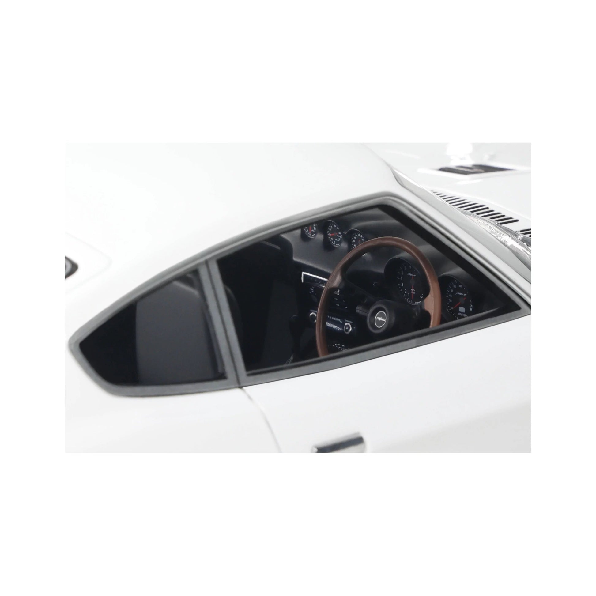 Otto 2015 Nissan Fairlady 240 Z Pandem White 1:18