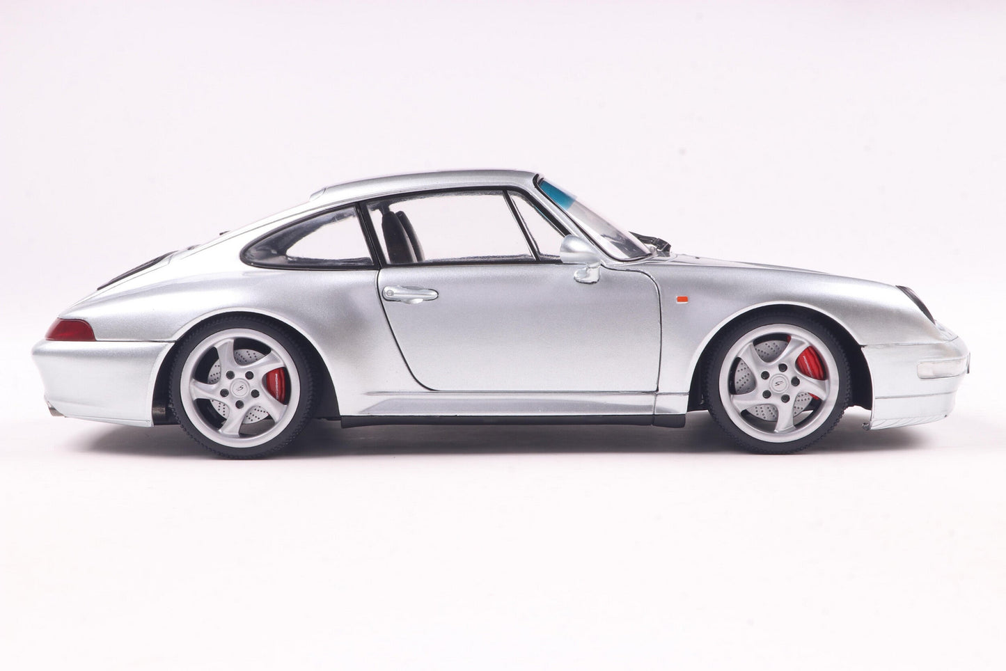 Solido 1996 Porsche 911 (993) Carrera 4S Coupe Polar Silver 1:18