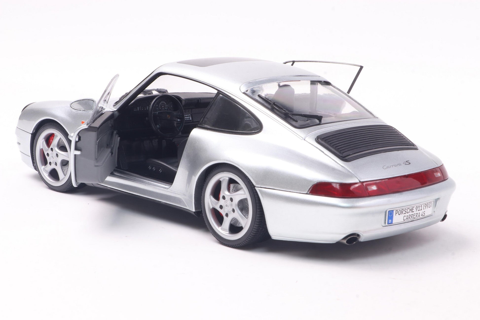 Solido 1996 Porsche 911 (993) Carrera 4S Coupe Polar Silver 1:18