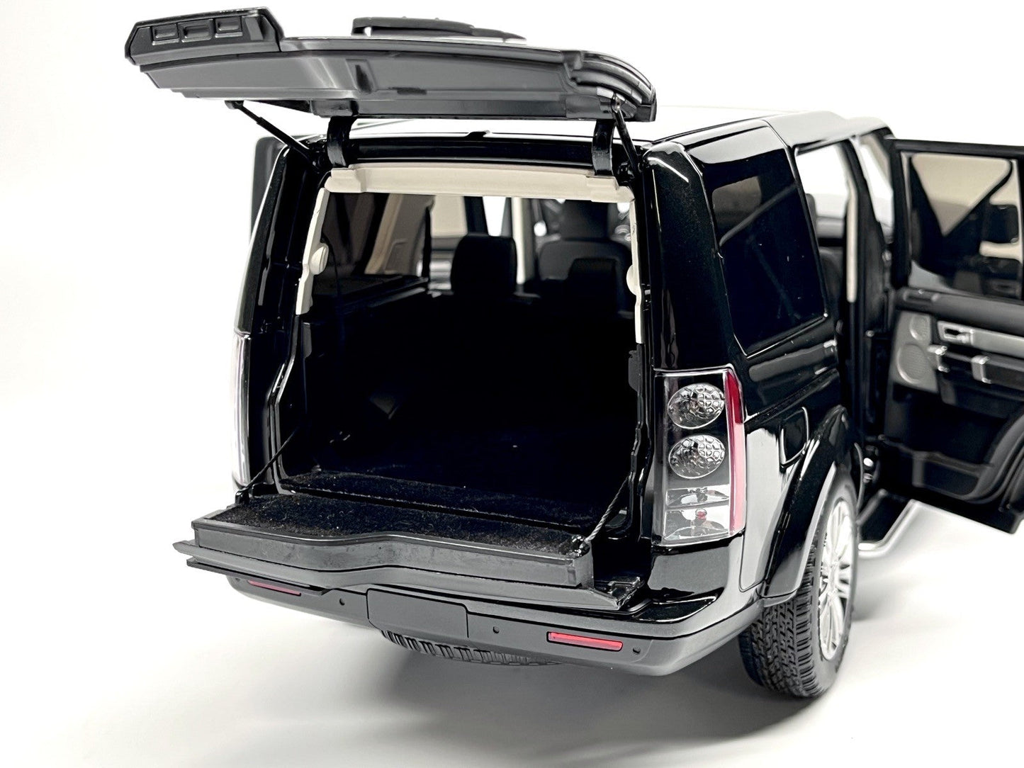Whelart 2019 Land Rover Discovery 4 LR4 Black Metallic 1:18