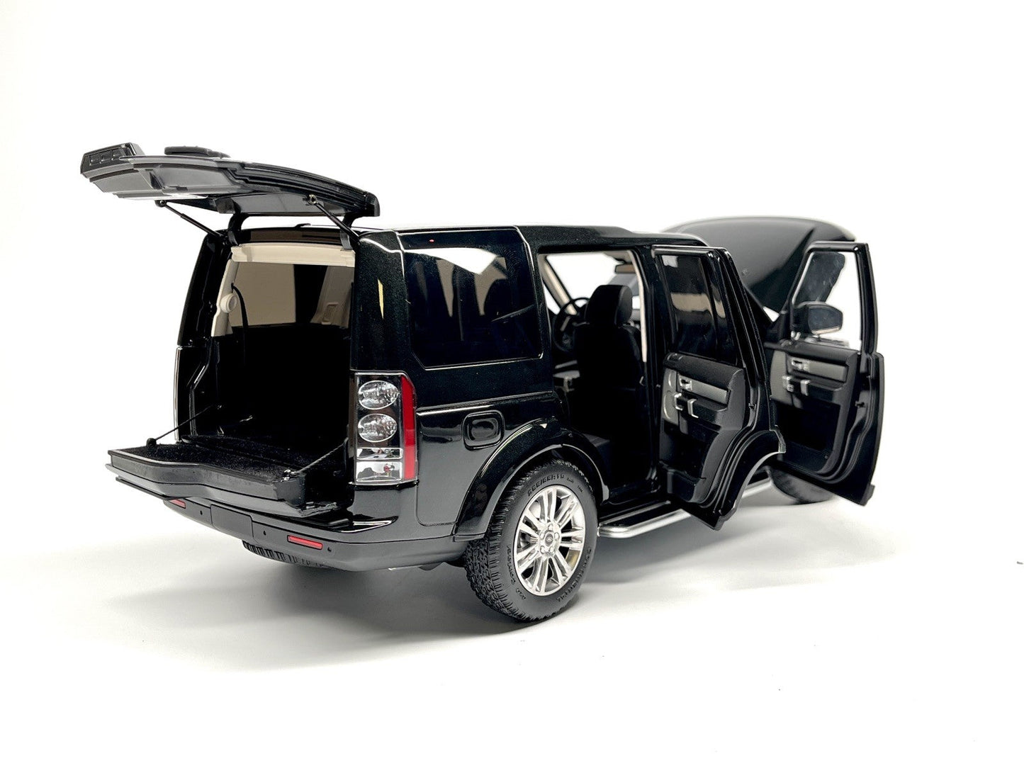 Whelart 2019 Land Rover Discovery 4 LR4 Black Metallic 1:18