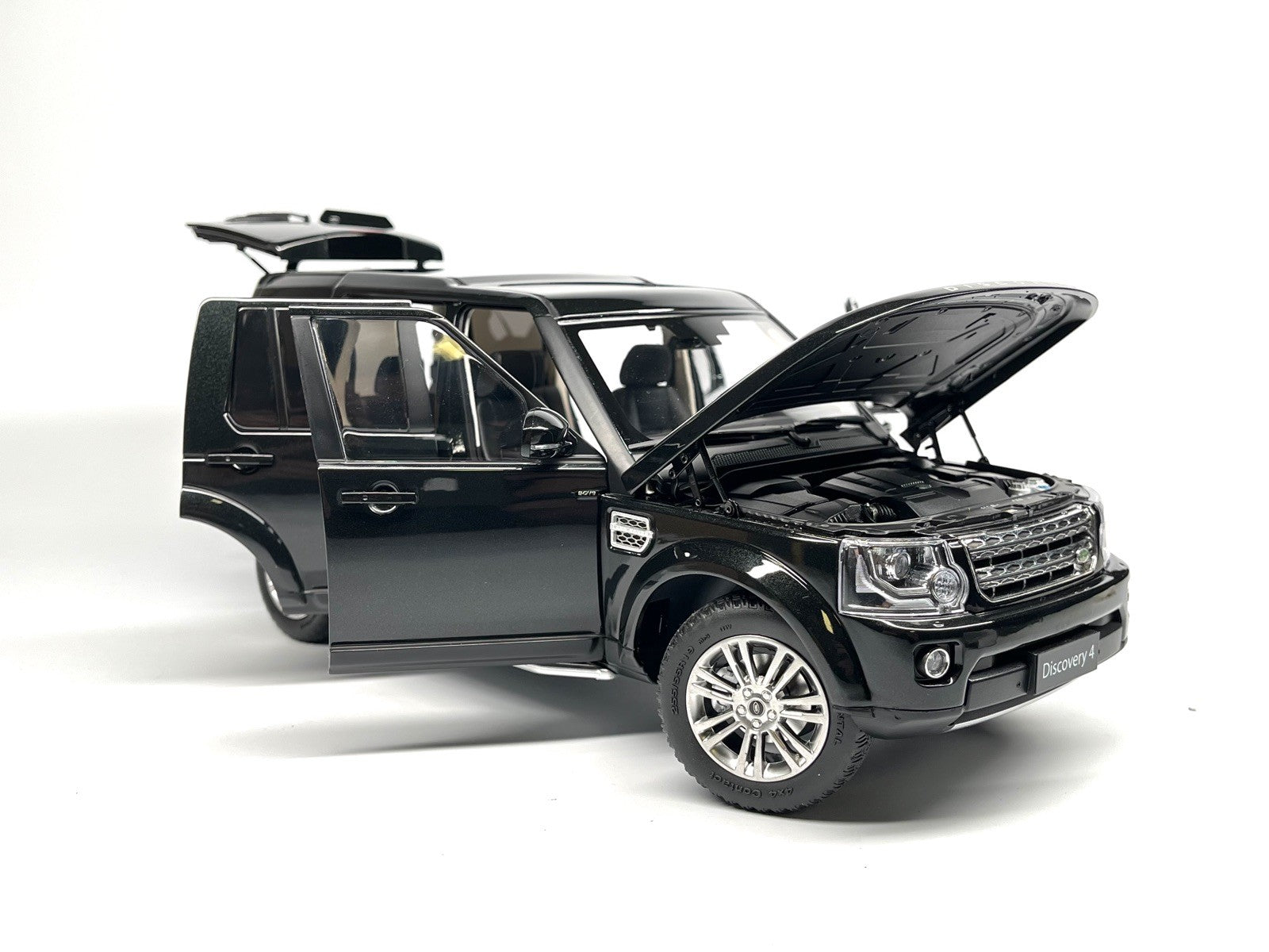 Whelart 2019 Land Rover Discovery 4 LR4 Black Metallic 1:18