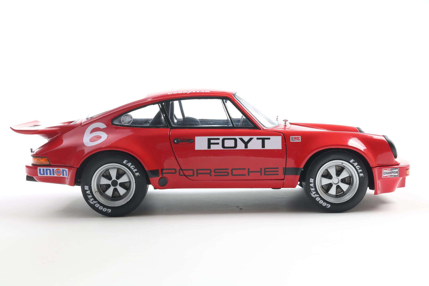 Solido 1974 Porsche 911 RS 3.0L #6 IROC Daytona Red Foyt 1:18 Cartsfy Inc.